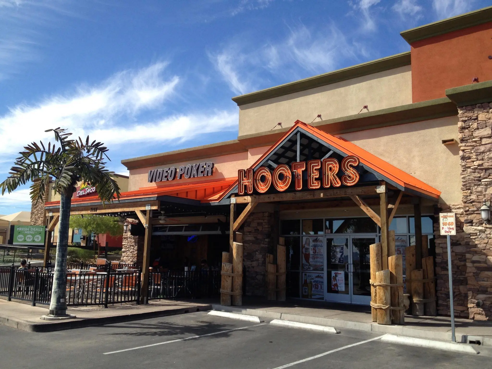 Hooters Spring Valley